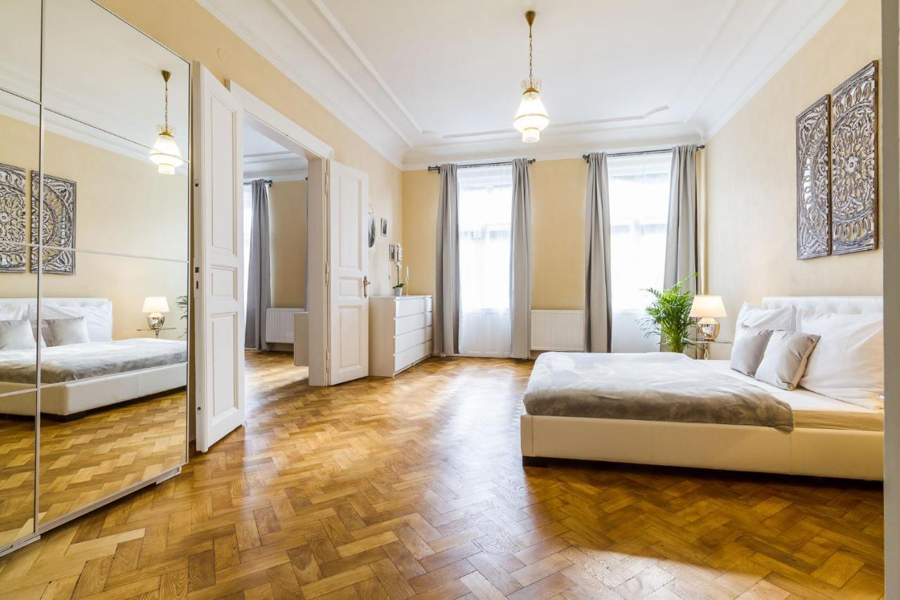 2bds In Ujezd - P14 Apartment Prague