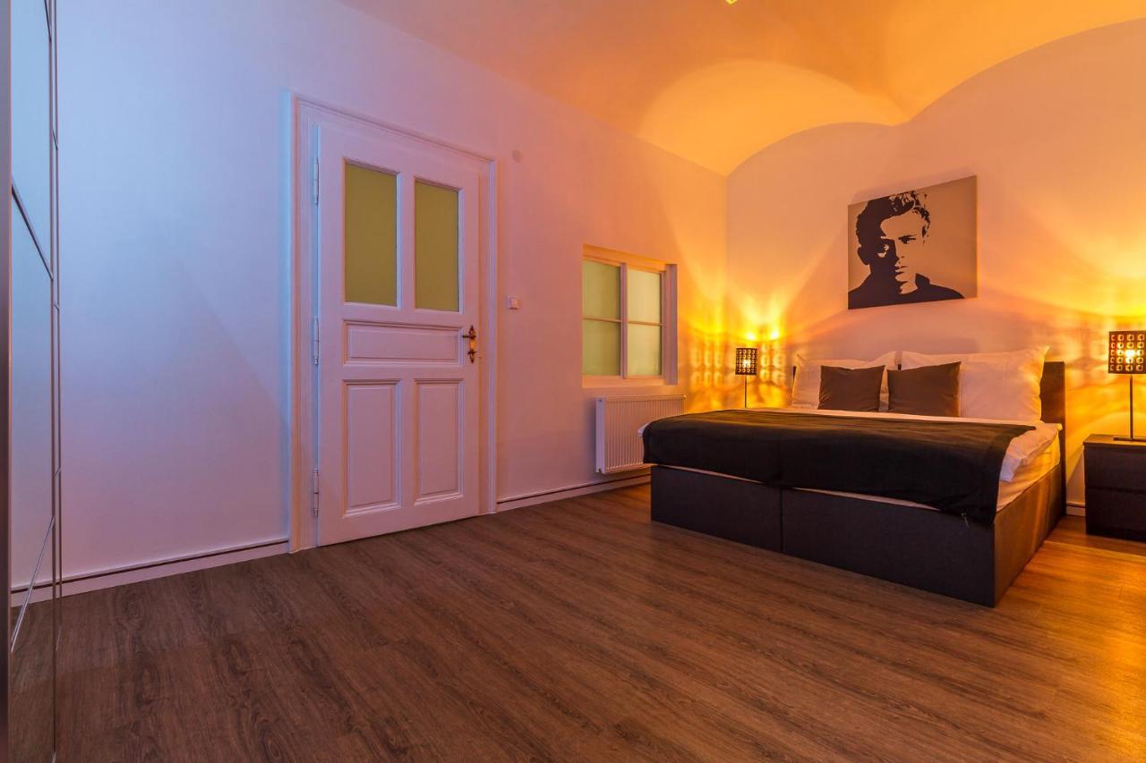 2bds In Ujezd - P14 Apartment Prague